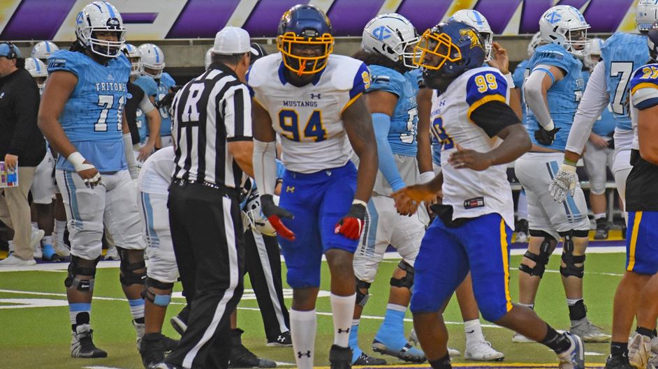 No. 6 Monroe Football Falls to No. 10 Iowa Central in Back-and-Forth The Graphic Edge Bowl; Nick Evans Takes Home Defensive MVP